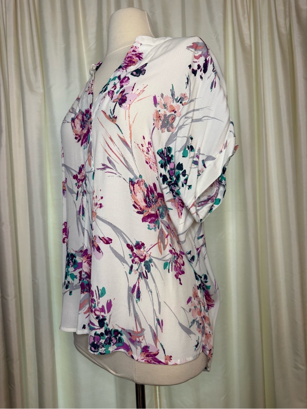 lovestitch White Floral  Short Sleeve Tunic-Large - Picture 4 of 10